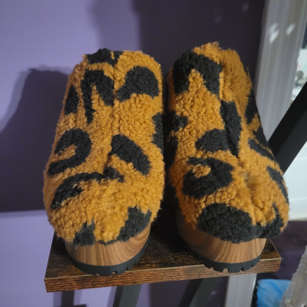 Jessica Simpson Black and Orange Platform Shoes